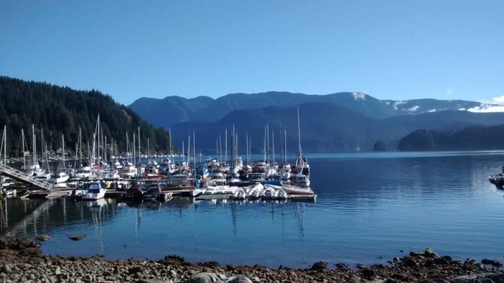 Mountains and boats of Deep Cove