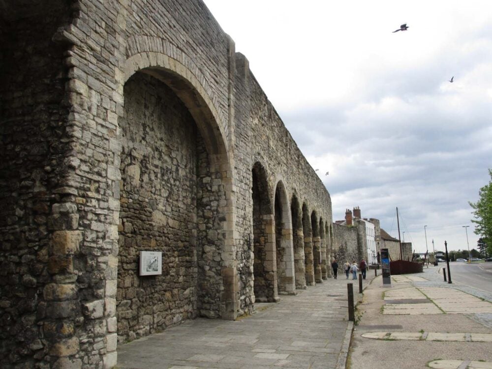 sea shore arch and walls southampton