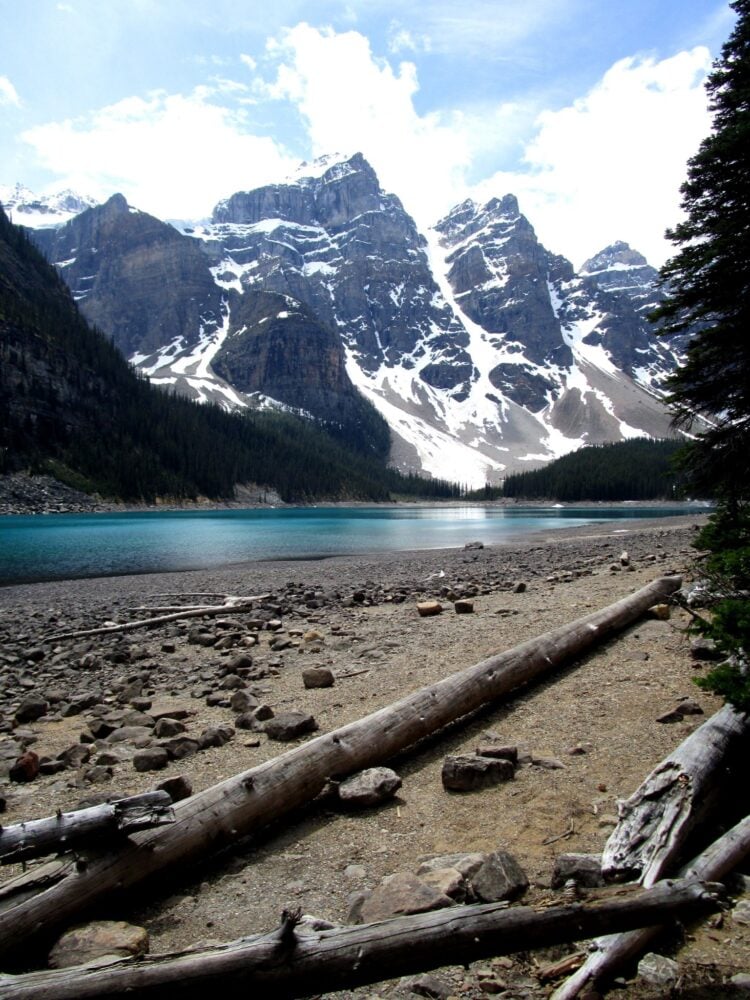 Unmissable Stops on a Canadian Rockies Road Trip - Moraine Lake