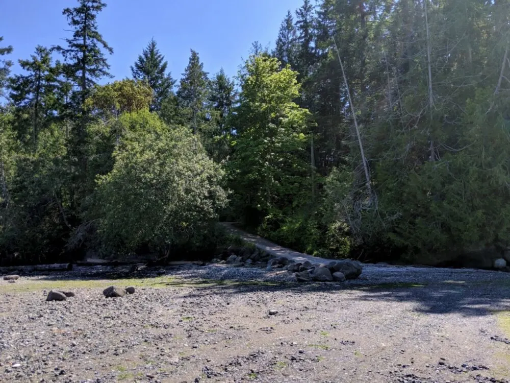 Beach view of Hudson Point boat ramp