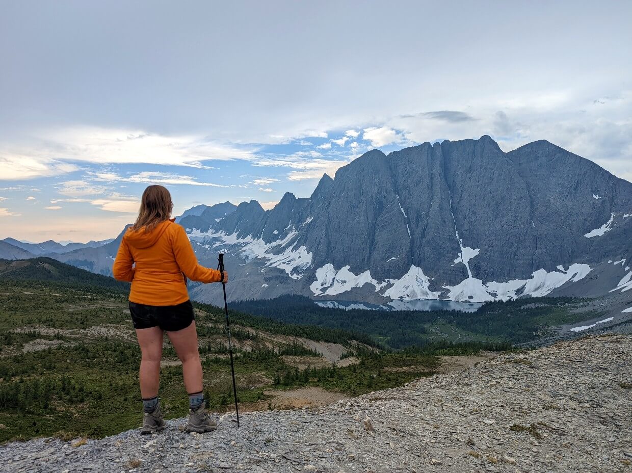 Back view of Gemma standing in front of Floe Lake view from Numa Pass