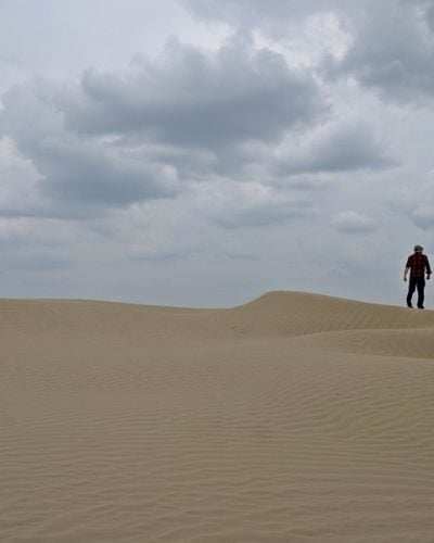 13+ Unique Places to Go in Saskatchewan, From Sand Dunes to Dinosaur Digs